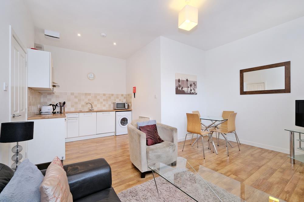 Lounge/Kitchen