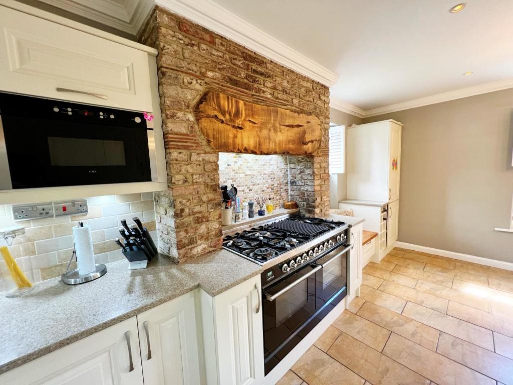 Kitchen pic 7.jpg
