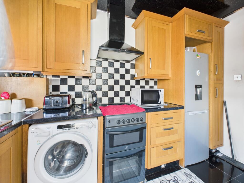 CAM03729G0-PR0045-STILL010