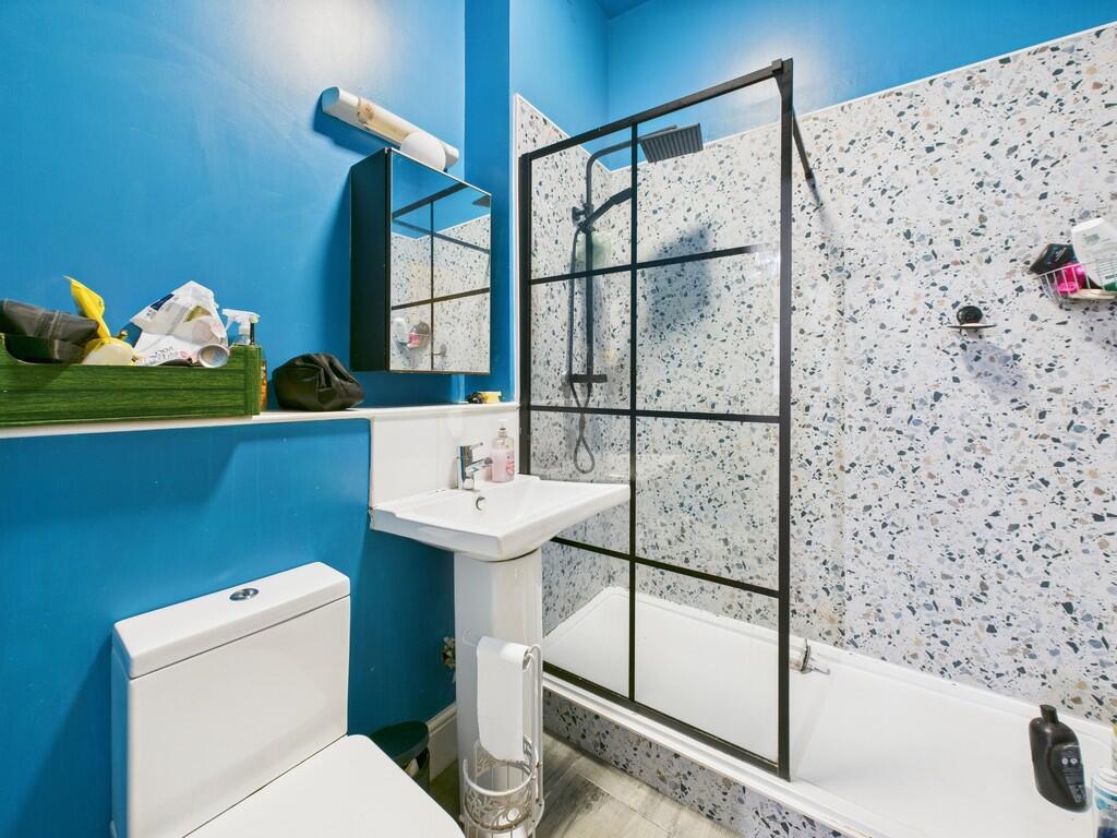 CAM03974G0-PR0198...