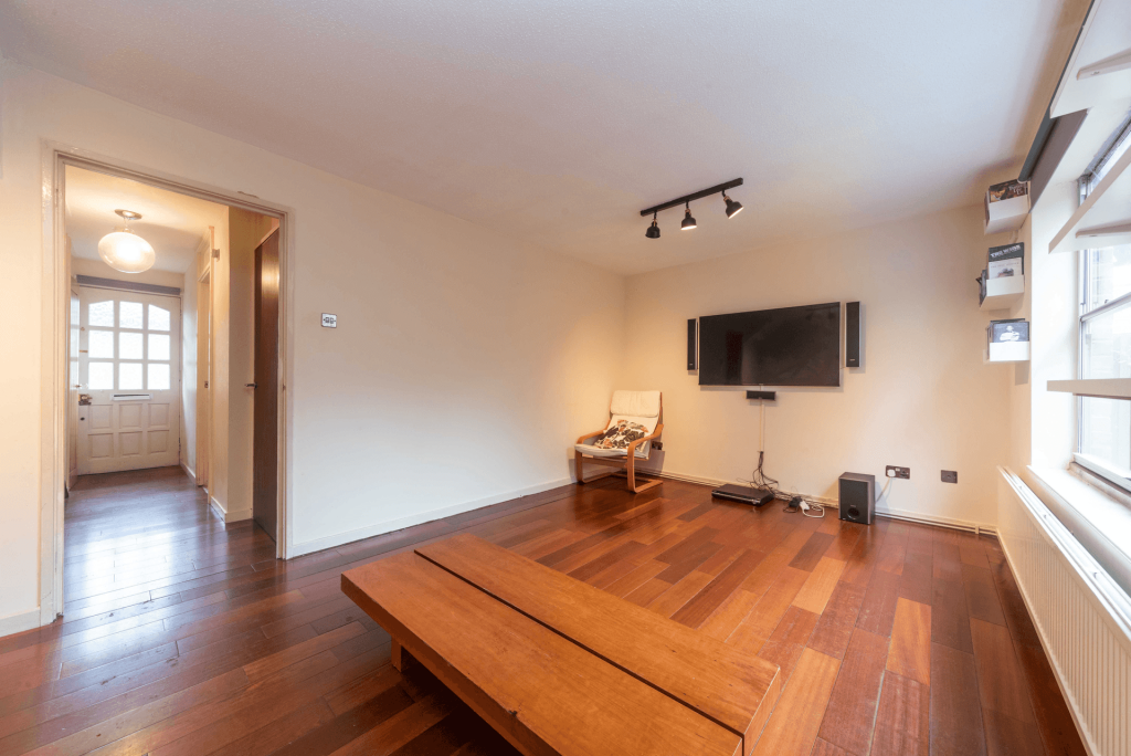 LIVINGROOM ONE
