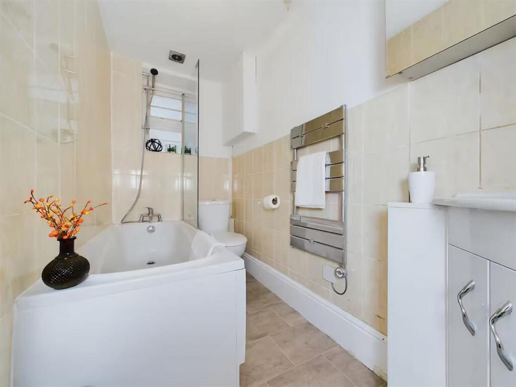 Charleville Bathroom.jpeg