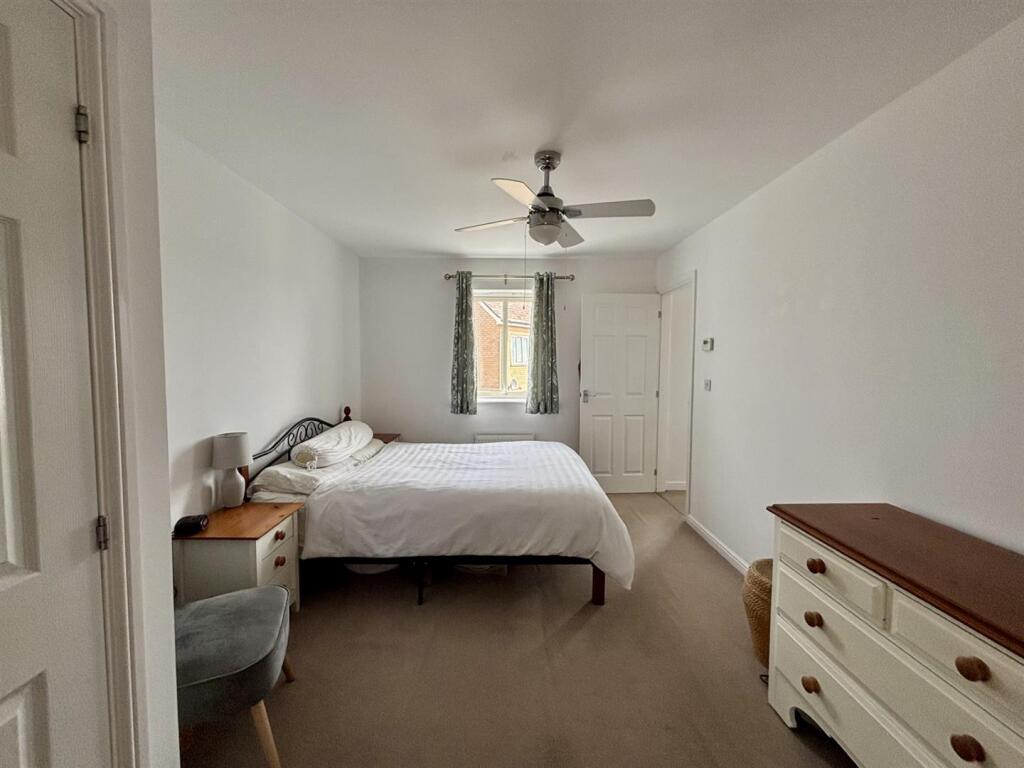 Bedroom 1 3.jpg