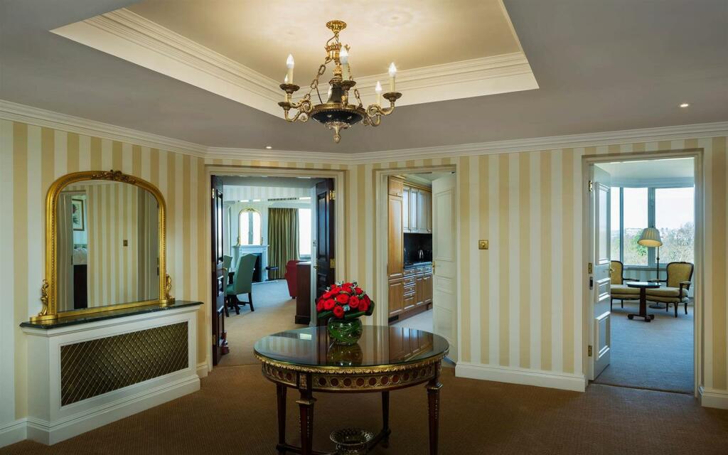 cheval-thorney-court-deluxe-4-reception-01.jpg