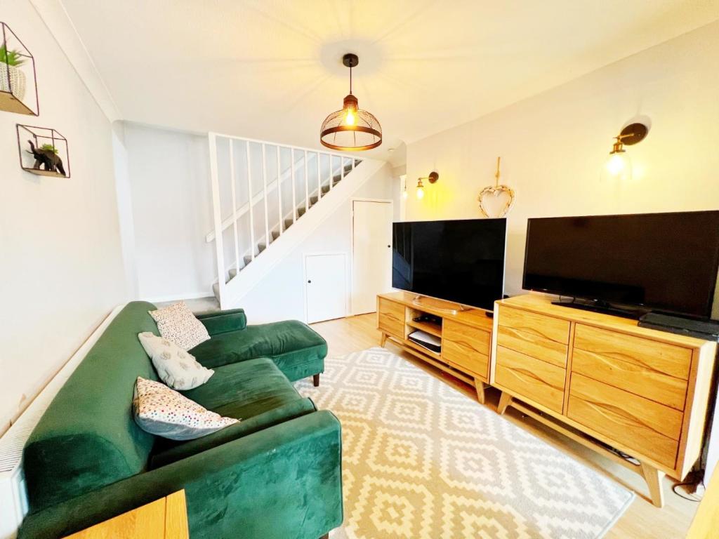 Diner Family Room pic 6.jpg