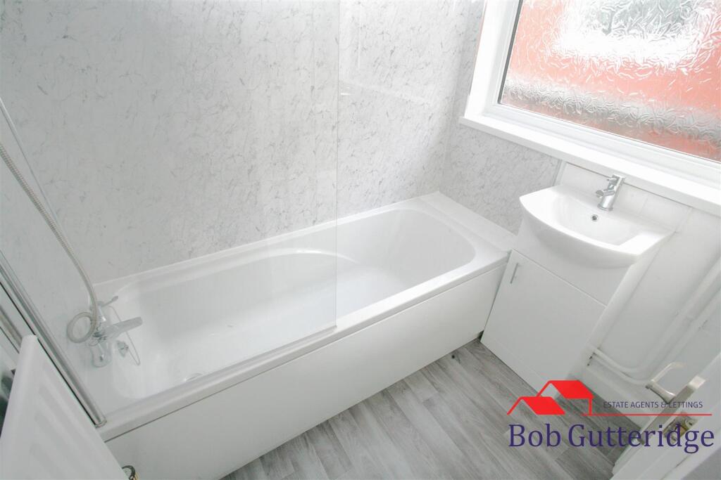 BATHROOM/WC