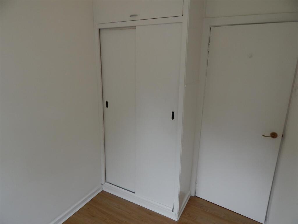 Single Room with wardrobes