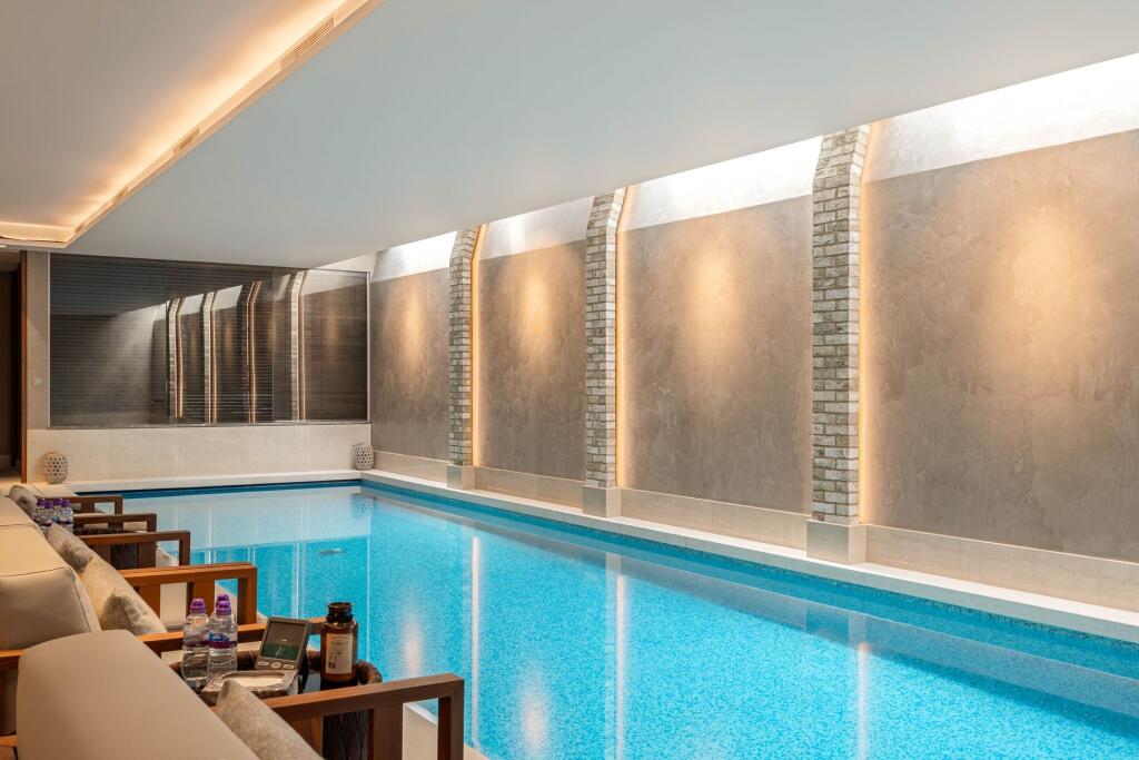 16 Meter Pool