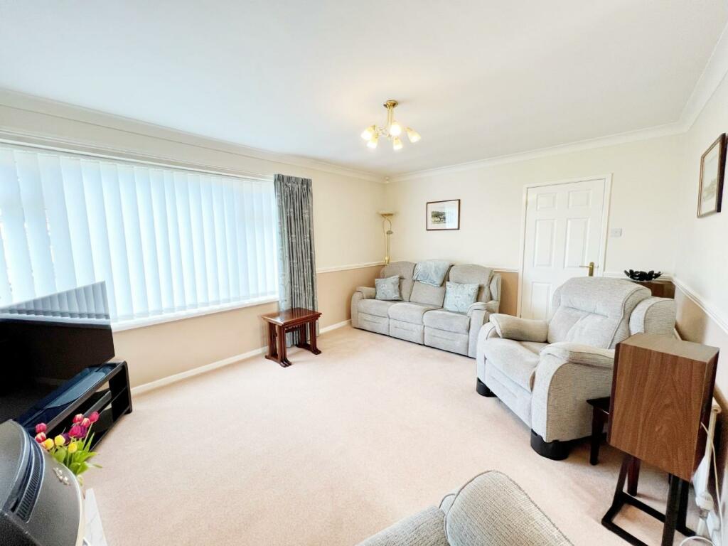 Lounge pic 1.jpg
