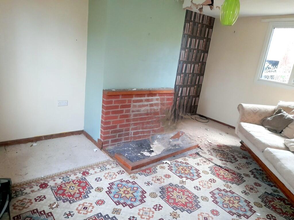 Living Room/Bedroom 