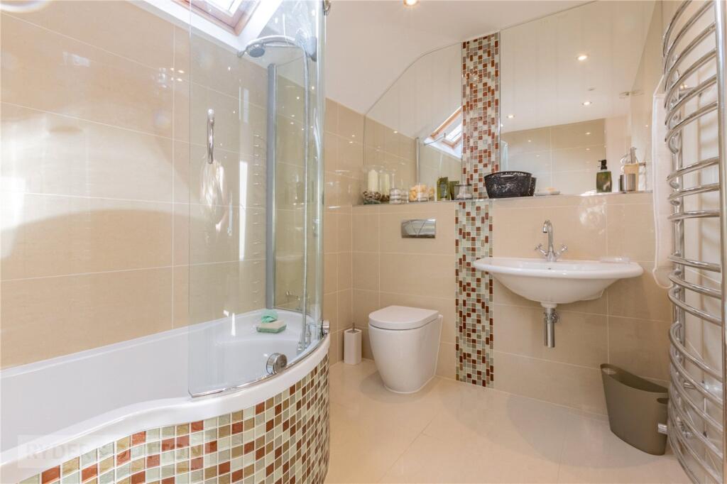 En-Suite Bathroom