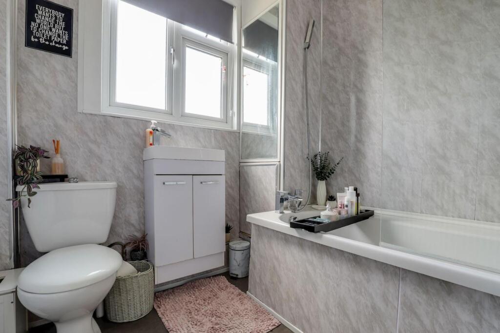 15-b903JHPropWpen - 25 Warwick Road - 43-medium.jp