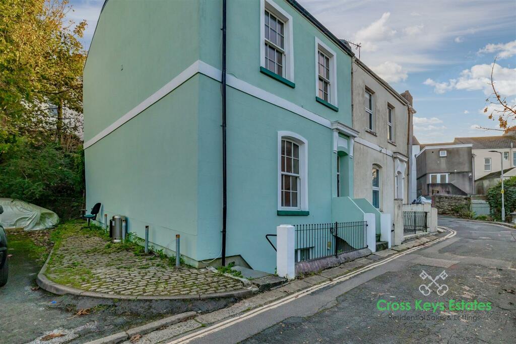 Flat 9B Entrance Hallway