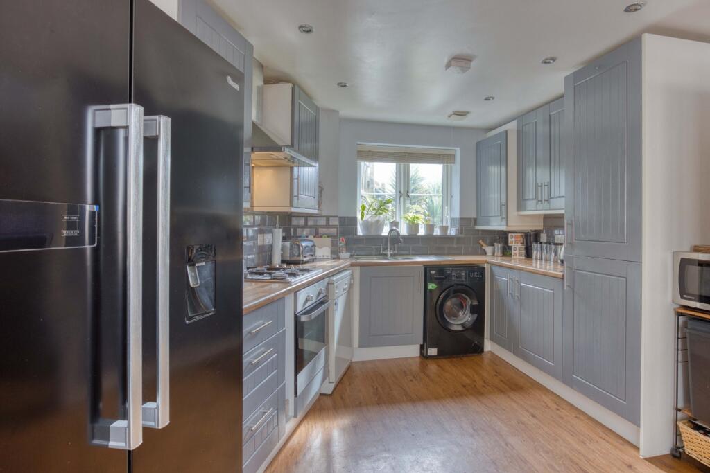 Ewemove Taunton Grove Gate (8)