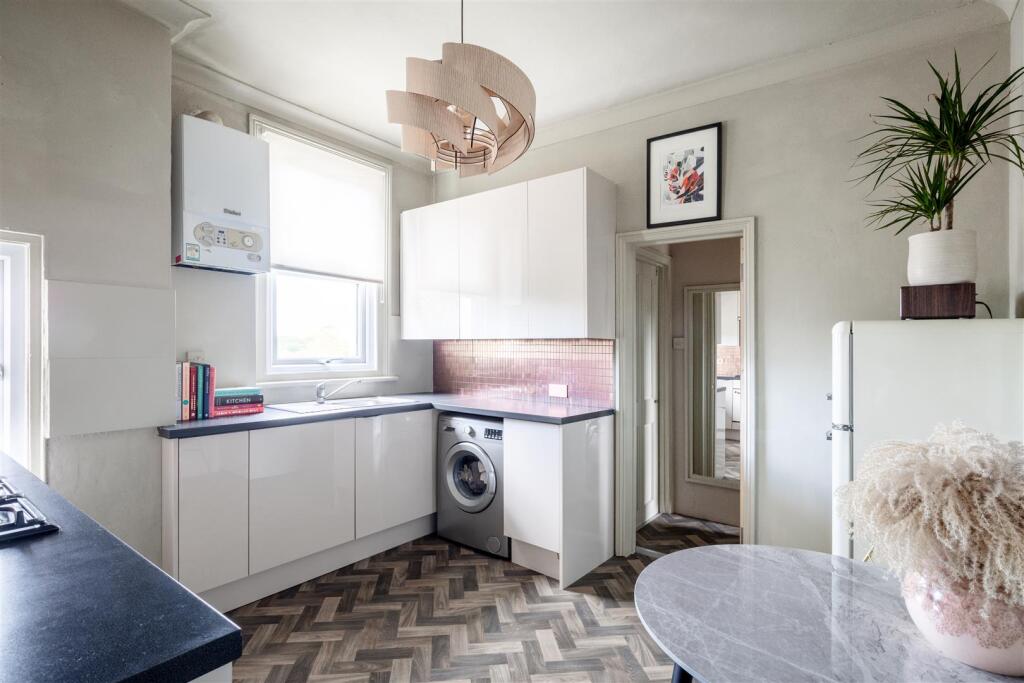 8b Burlington Court-20.jpg