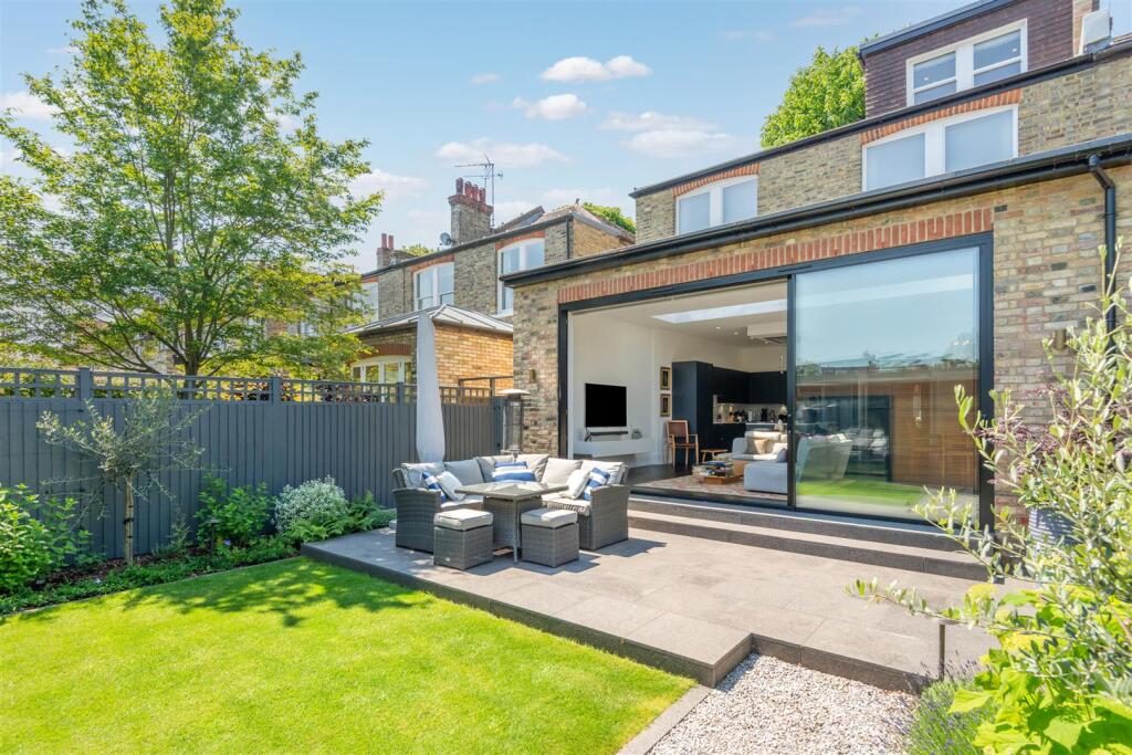Abinger Road, W4 - FOR SALE