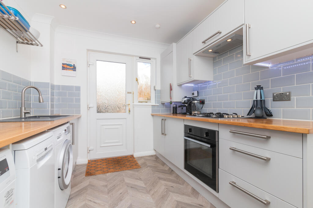 31 Earlshill Drive, Howwood, PA9 1DT 3L-11