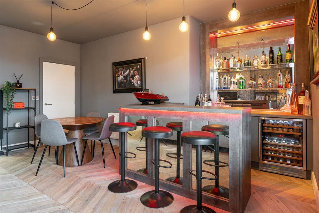 39 Royal House, Princes Gate - by Frame Studio 046