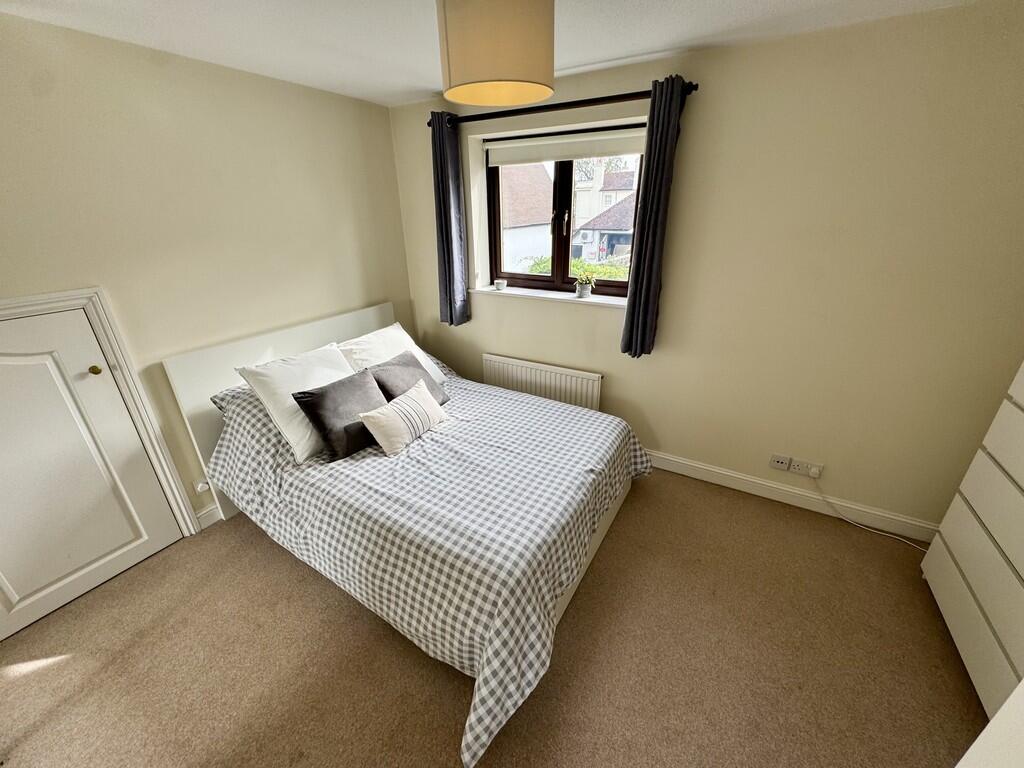 16 Little Manor G...