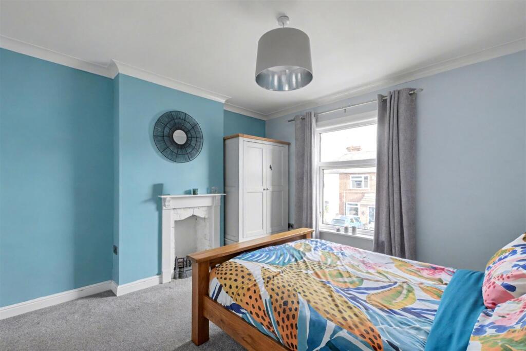 Bedroom 1_2.jpeg