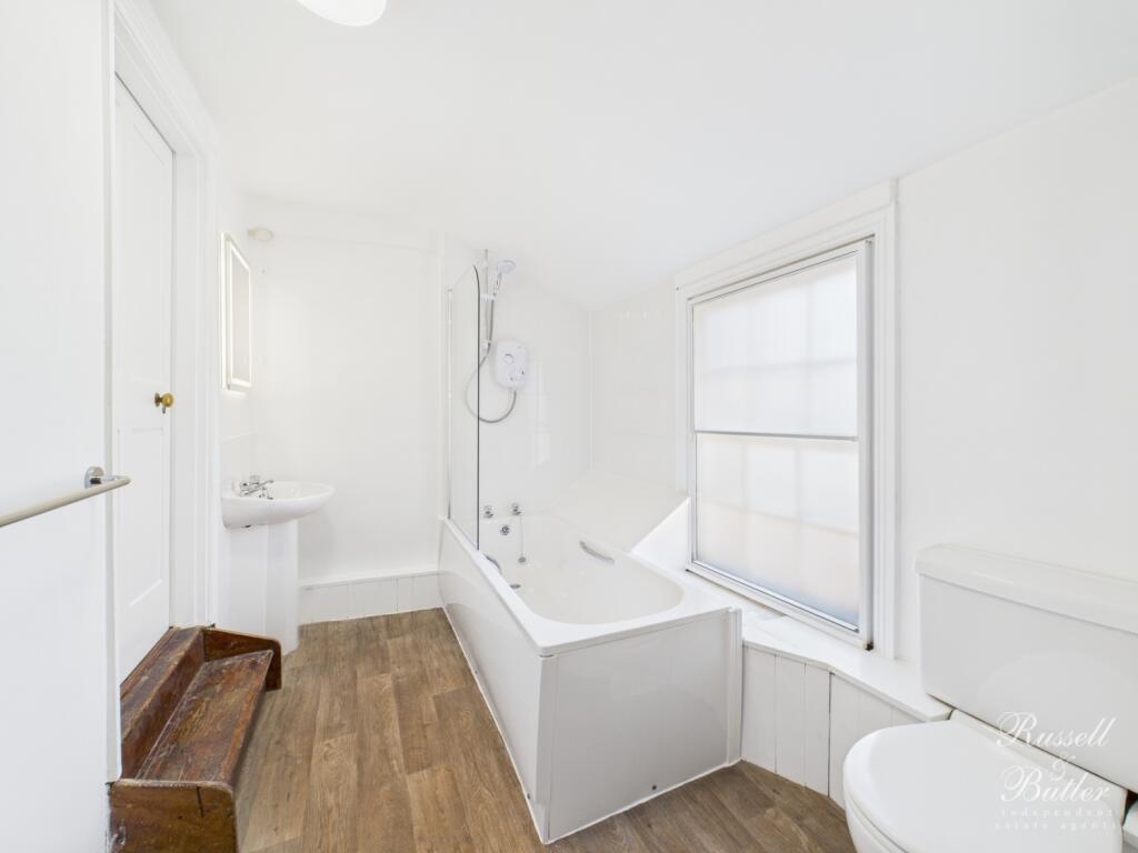 CAM02127G0-PR0334-STILL001