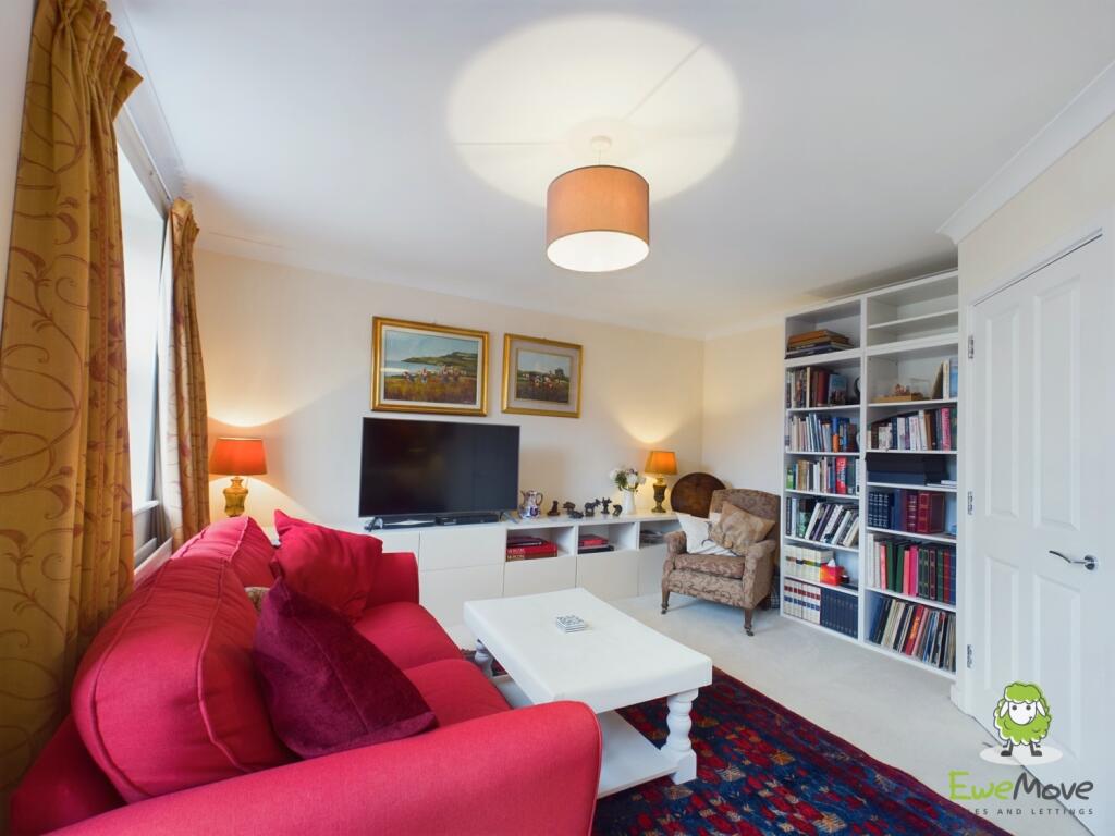 CAM03778G0-PR0142-STILL018