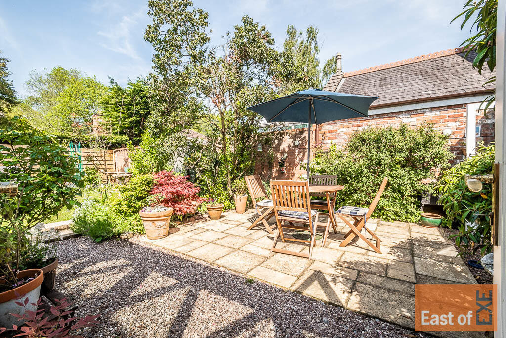 Victoria House - ...