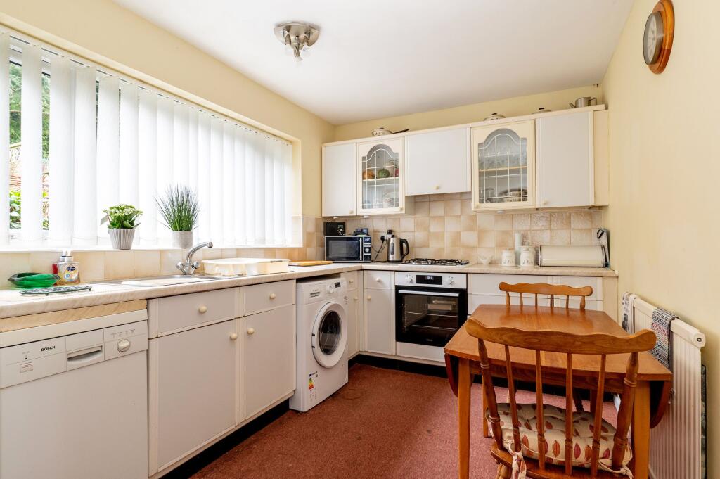 LIVING ROOM AND KITCHEN/DINER