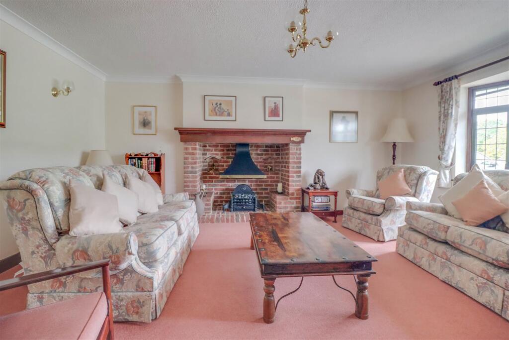 35 RIVERSIDE WALK WICKFORD-16.jpg