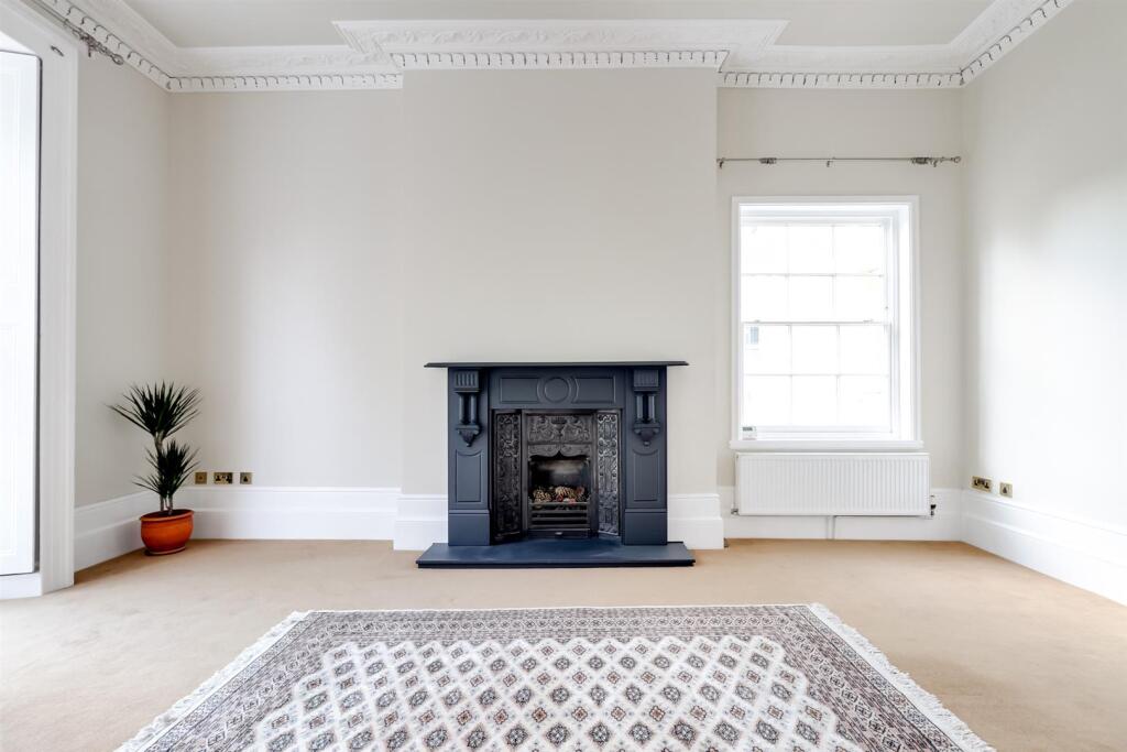 Living Room (3).jpg