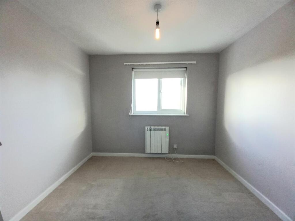 1 Turnpike Bedroom 3.jpg