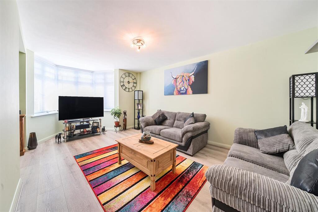 Flat 4, 10 High Street, Gayton (2).jpg