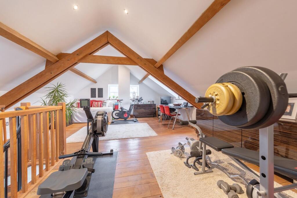 Versatile further Reception/Bedroom