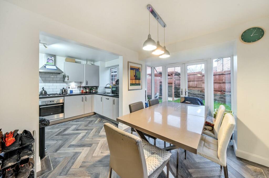 Cowley Meadow Way, Crick