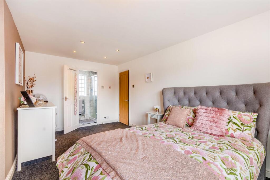 8639118-interior32v2.jpg