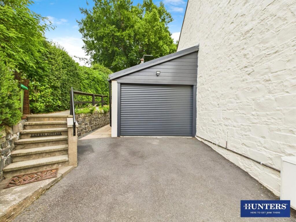 Driveway/Garage