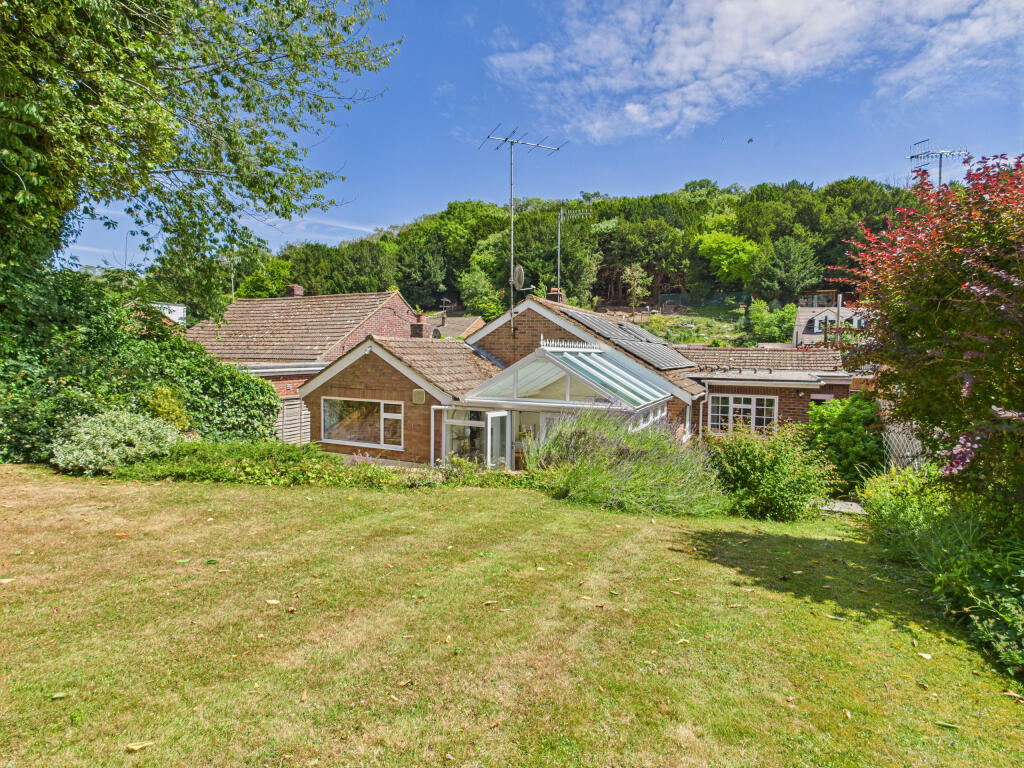 CAM01354G0-PR0550-STILL021