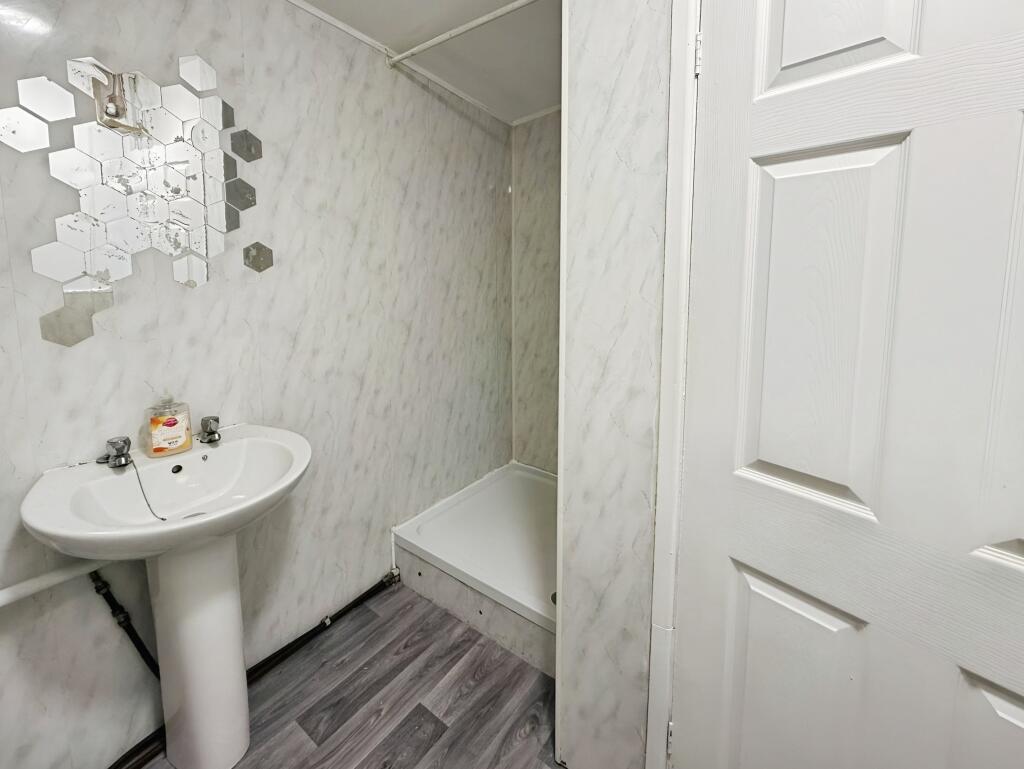 6b5b4a7c-Bathroom