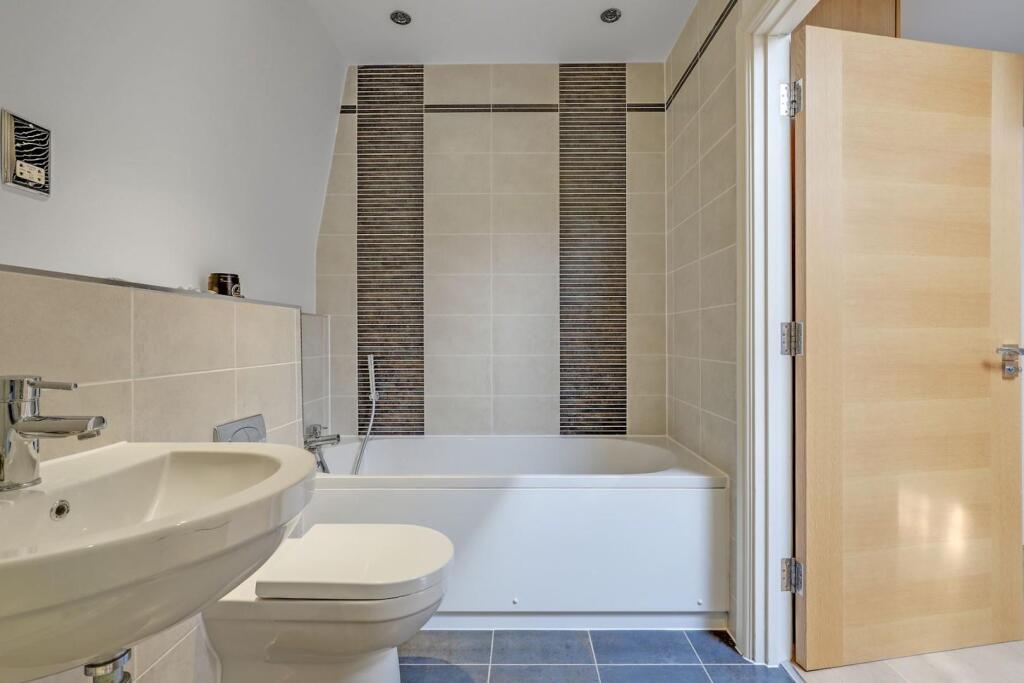 06-4408JHPropWorld - Flat 9, 2-4 Trewsbiry Road -1