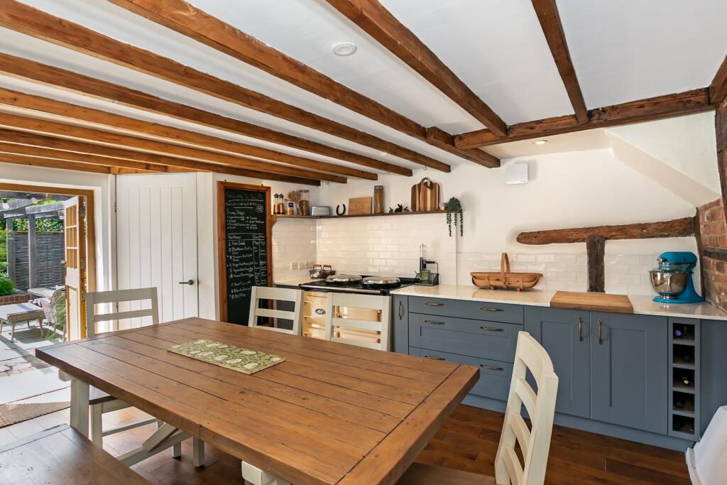 Kitchen/B'fast Room