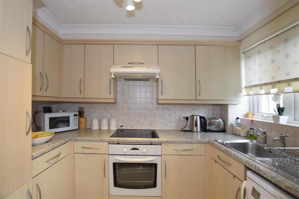 Kitchen copy.jpg