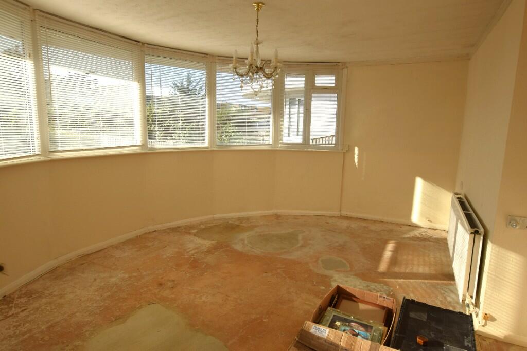 Semi Circular Lounge