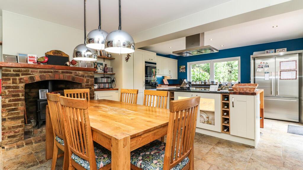 KITCHEN / DINER VIEW TWO