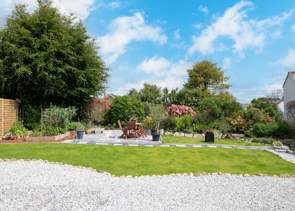 6825fe2a5ee01_Hill View EXT-10