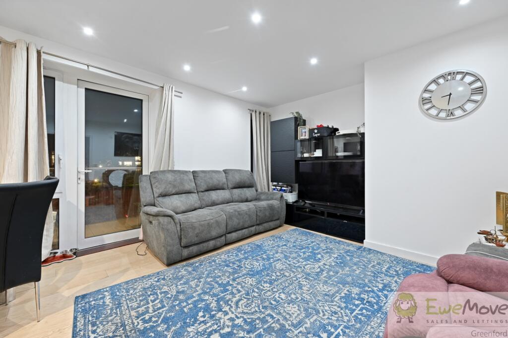 EWEMove - 6 Metropolitan Court - ReceptionA3 (1)