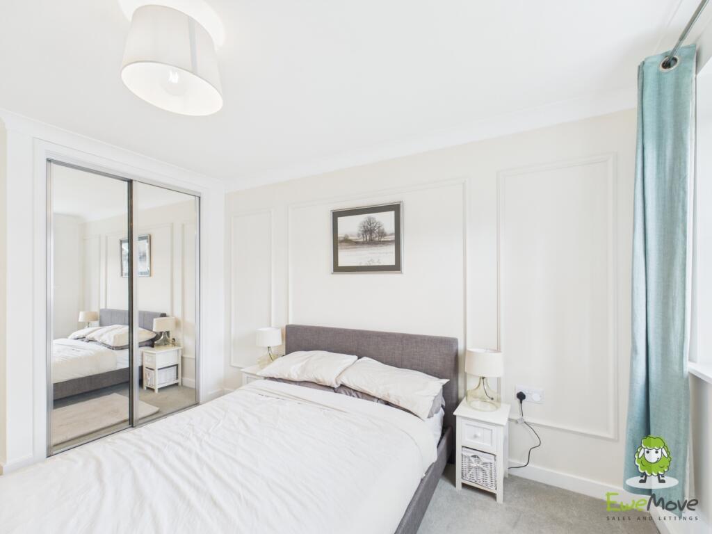 CAM03778G0-PR0182-STILL024