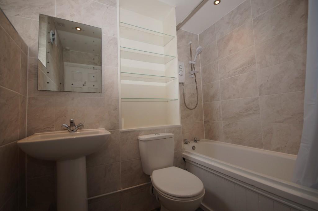 15a Carisbrooke Way