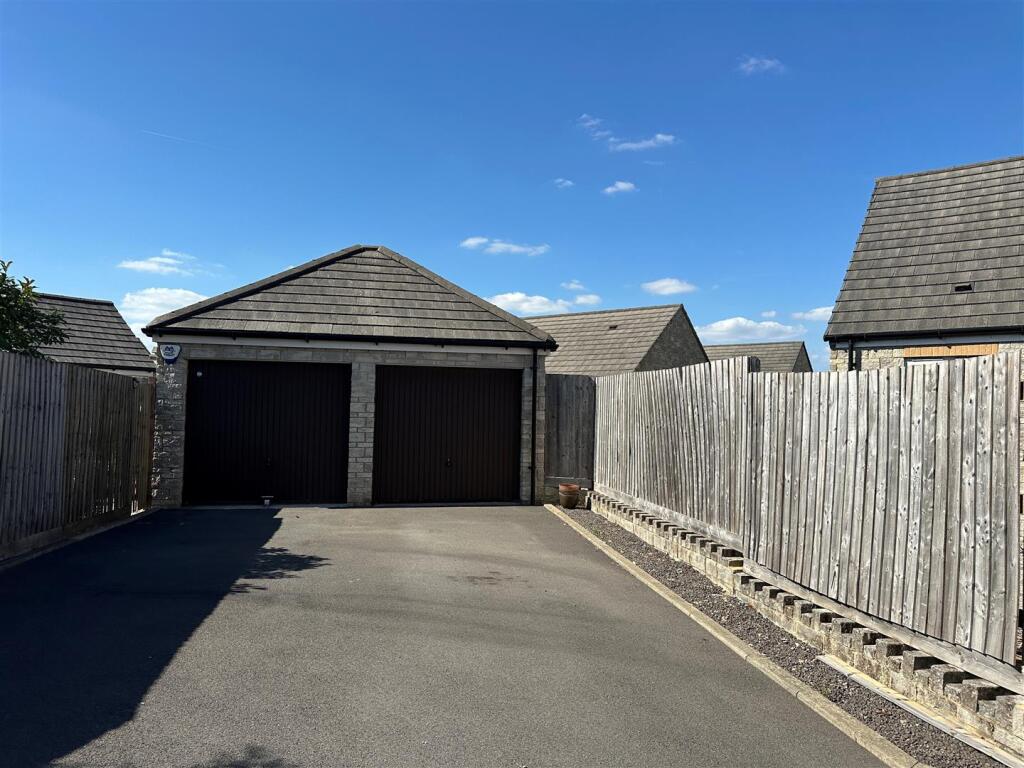 Garage &amp; Parking