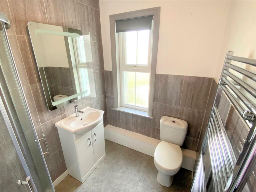 Flat 3, 35 Pentire Avenue Shower Room