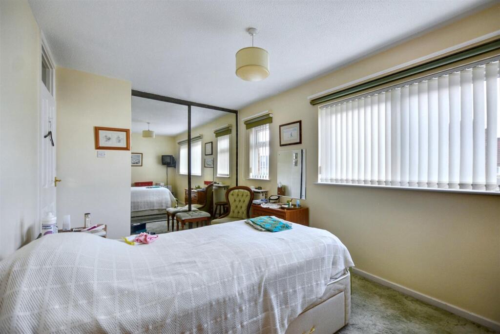Bedroom 1_3.jpeg
